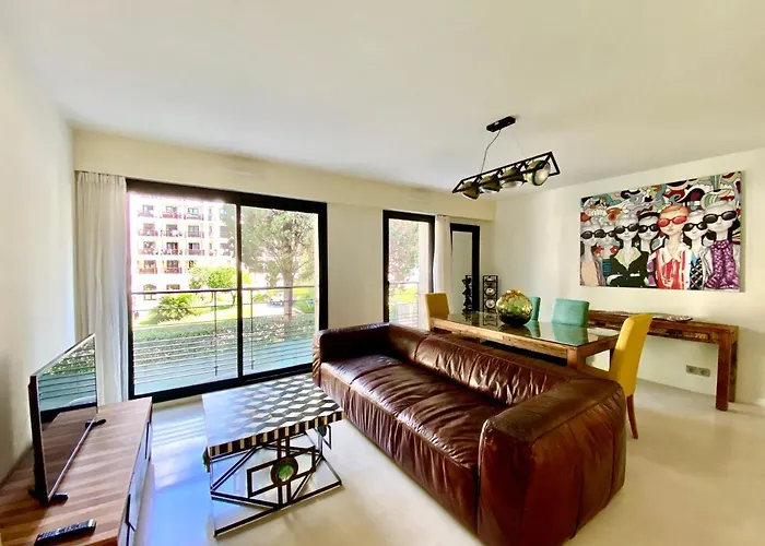 Carlton Riviera *
