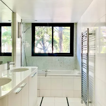 Carlton Riviera