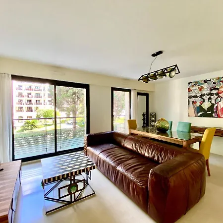 Carlton Riviera *